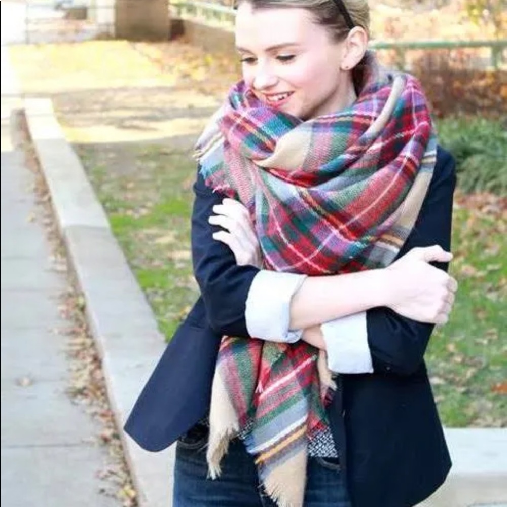 💗 Beige and Green Plaid Blanket Scarf
